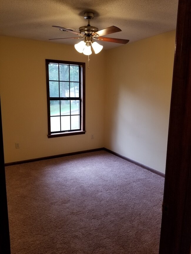 Building Photo - 314 Elm St