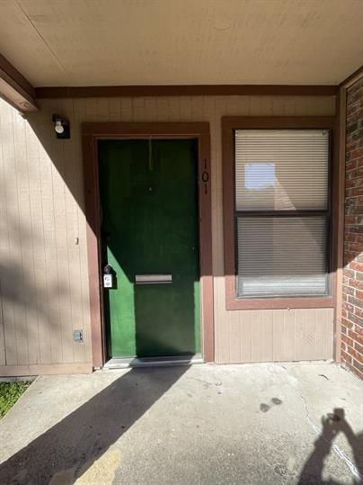 Building Photo - 139 Elm St