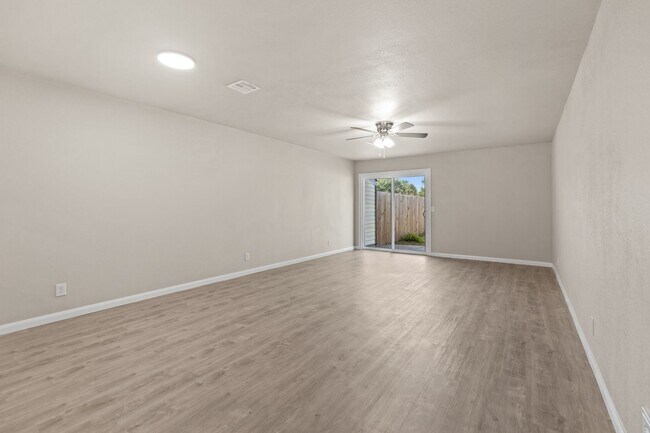 Foto del edificio - Fully Renovated 3 Bedroom Duplex in the heart of Broken Arrow
