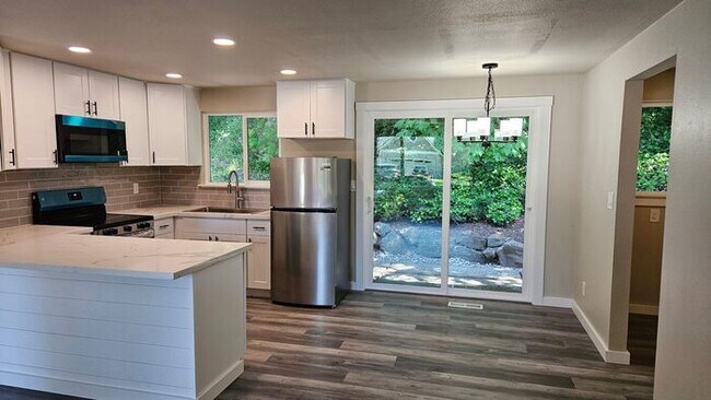 Building Photo - Newly Remodeled Edgewood Duplex with Scenic Views & Privacy