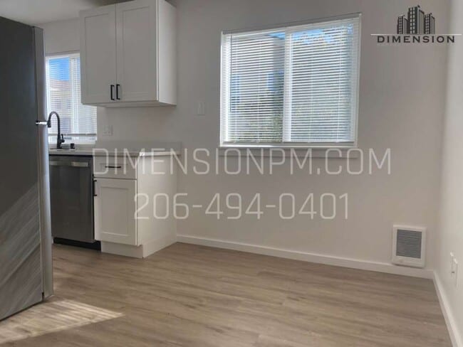 Interior Photo - Centrally Located Ground floor Remodeled 1...