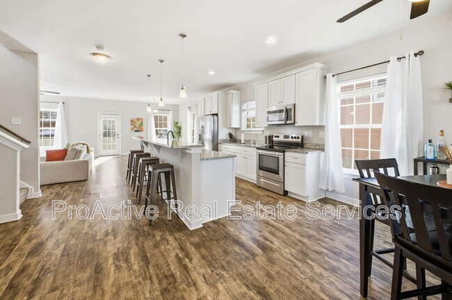 Foto del edificio - 913 Joyce St