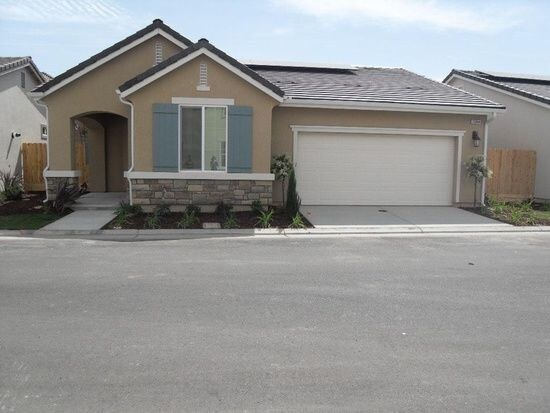 Primary Photo - 3 bed 2 bath 2 car attached garage.