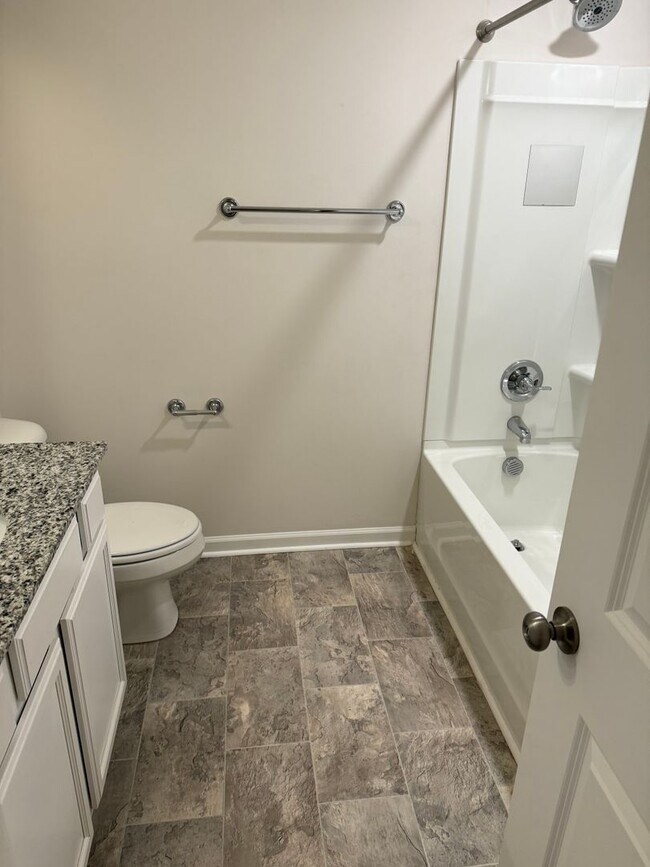 Foto del edificio - 316 Laurel Pk Dr