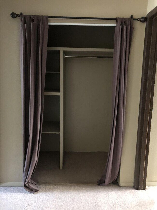 Building Photo - 2 Bedroom, 1 Bathroom Condo located at Ter...
