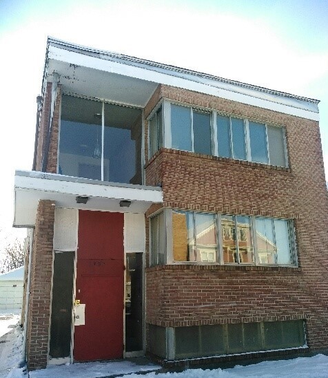 Primary Photo - 1389 E Delavan Ave