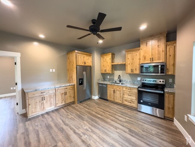 Foto del edificio - Olive421 / E.4th555- RM