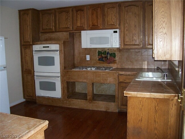 Building Photo - 6649 Fredonia Dr