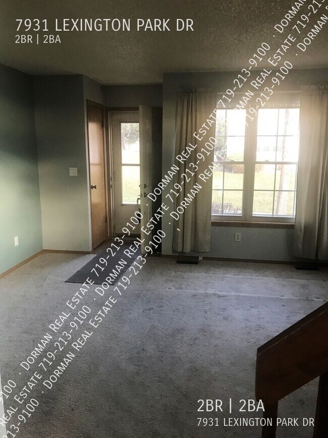 Foto del edificio - 7931 Lexington Park Dr
