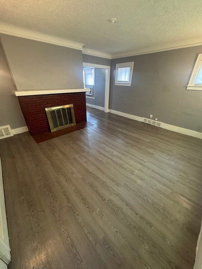 Building Photo - 11346 Belleterre Ave