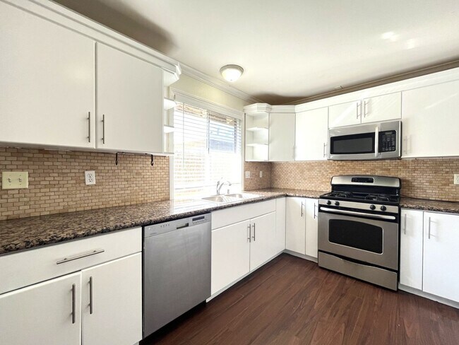 Foto del edificio - 4 bed, 3 bath in Loma Linda, CA!