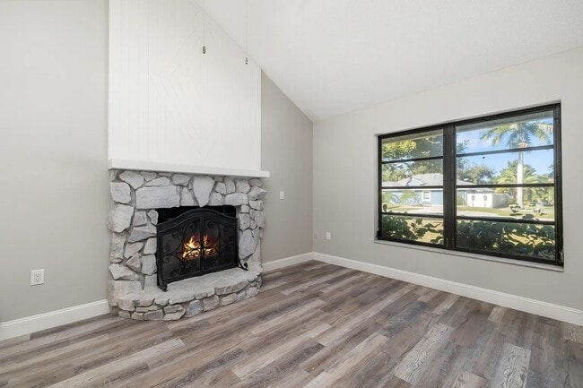 Foto del edificio - 928 Laurel Ave