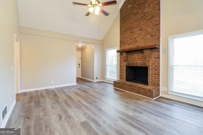 Foto del edificio - 2186 Lost Forest Ln SW
