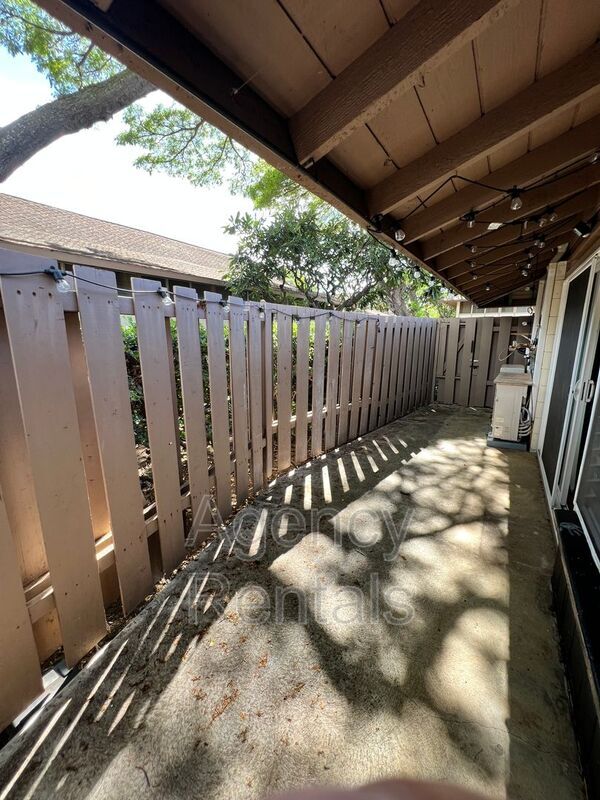 Building Photo - 1457 Hunakai St