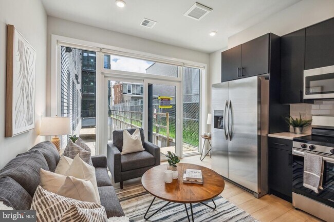 Foto del edificio - 6910 Ridge Ave