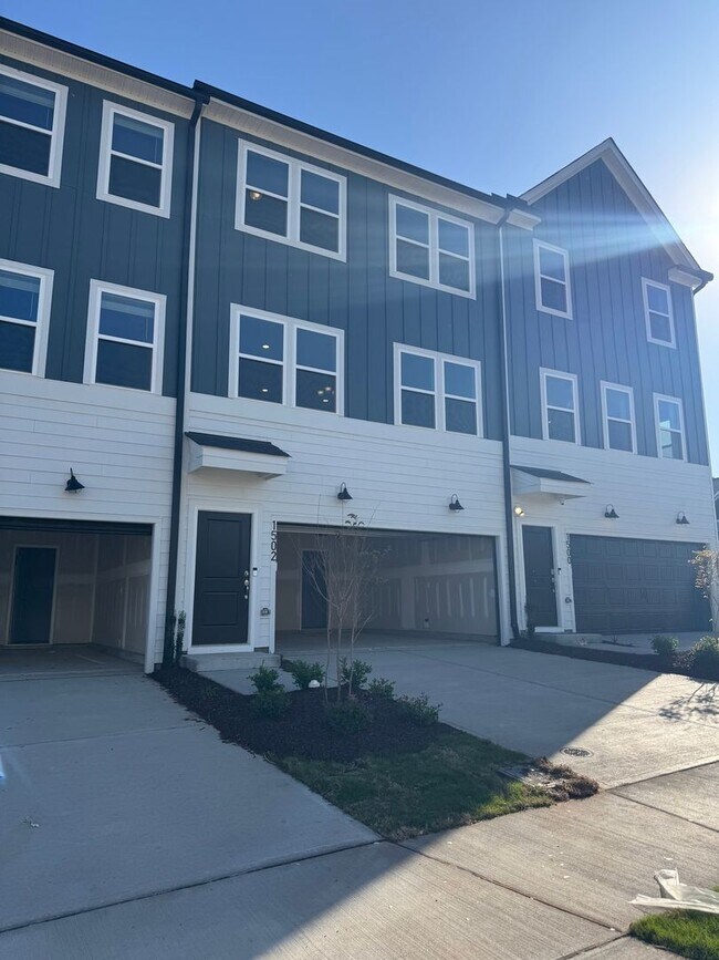 Foto del edificio - 1502 Tamarisk Ln