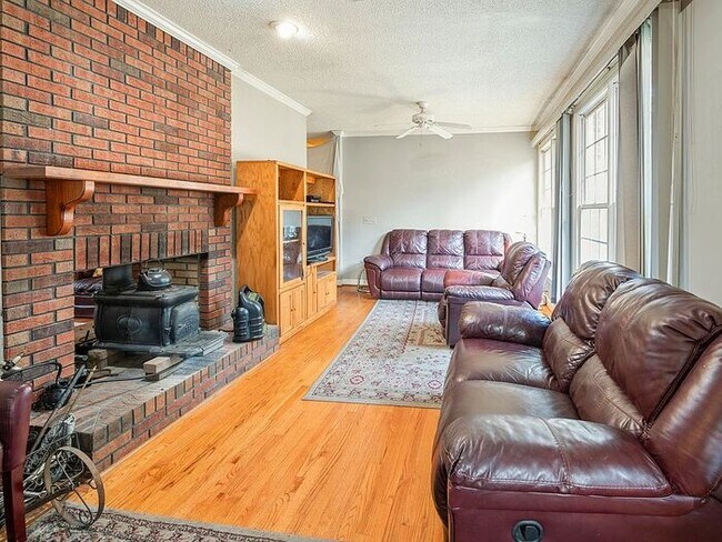 Building Photo - Build Equity While Leasing - Lease and Own...