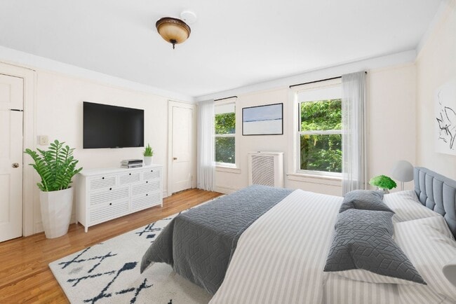 Building Photo - Great Deal Modern 1 Bedroom