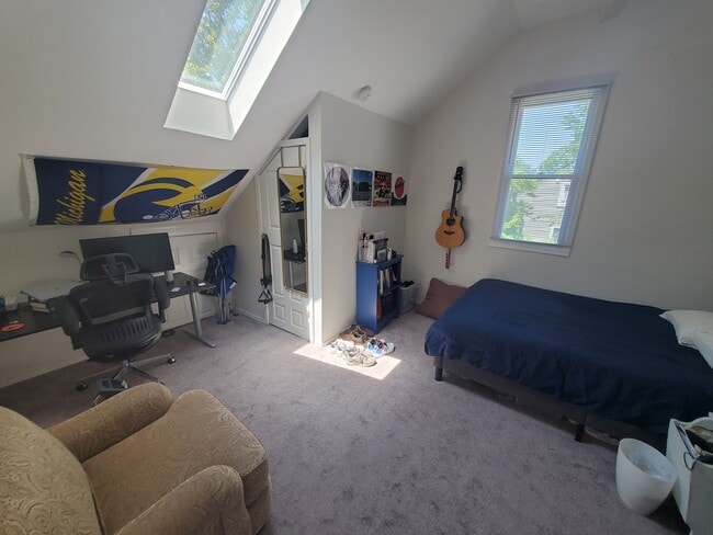 Building Photo - 4315 River Rd NW