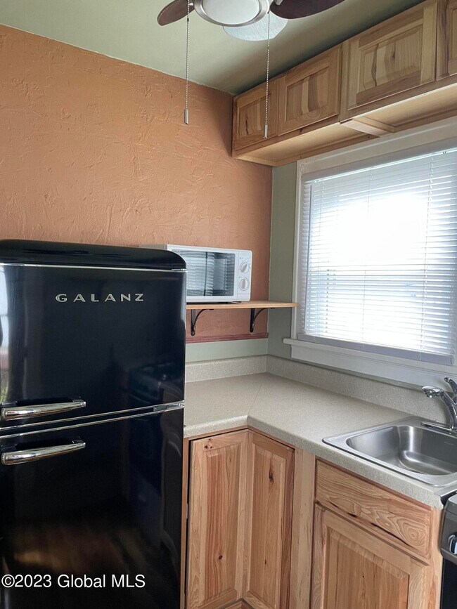 Building Photo - 3 Almond St