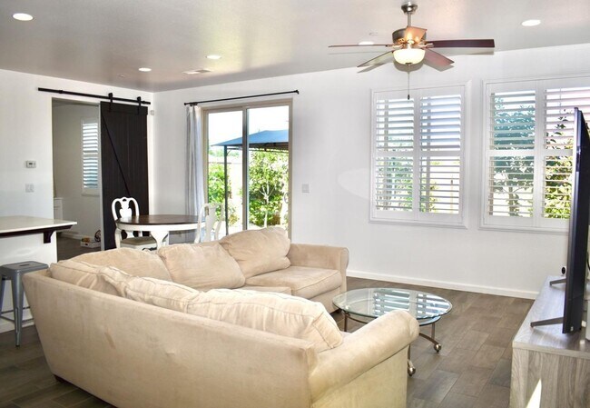 Building Photo - Stunning 3-Bedroom, 2.5-Bathroom Home for ...