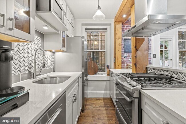 Foto del edificio - 2410 20th St NW