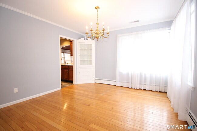 Foto del edificio - 76 Elliott Rd