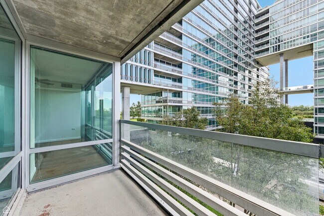 Foto del edificio - 9725 Woods Dr