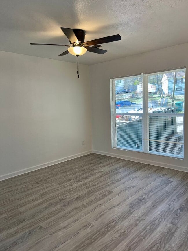 Building Photo - Updated 4 Bedroom Home with NO Carpet!