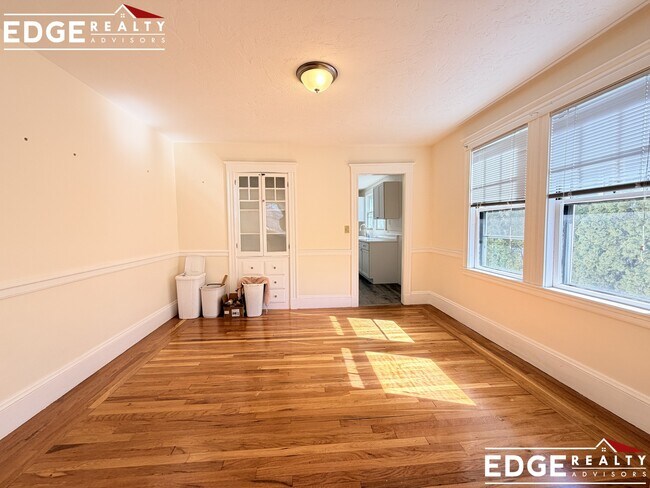 Building Photo - 62 S Hobart St