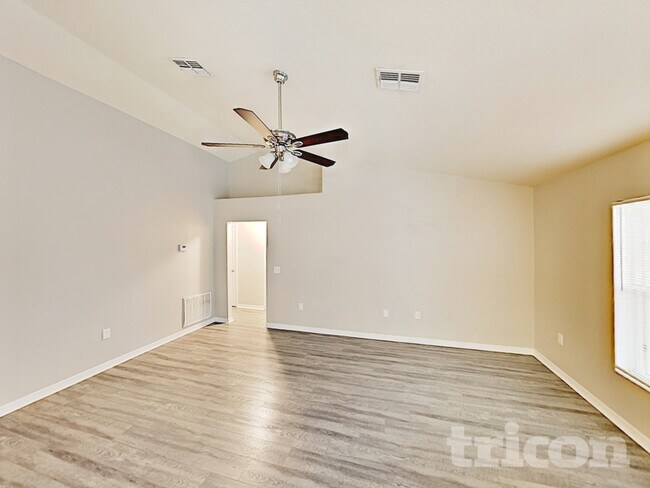 Foto del edificio - 14086 Amero Ln