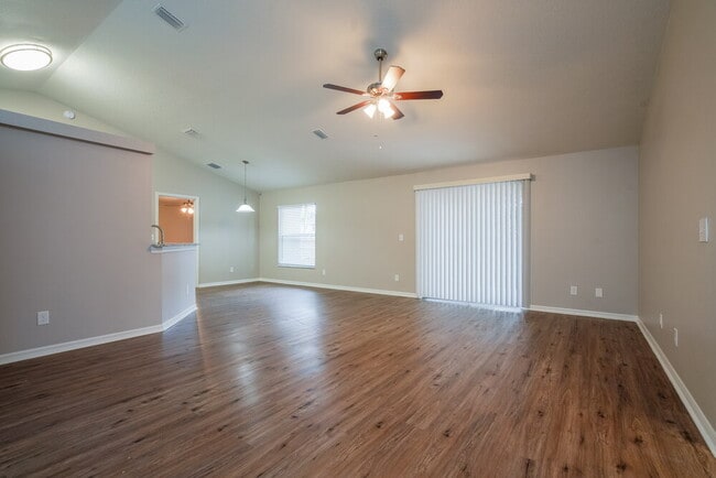 Foto del edificio - 402 S Dixie Dr