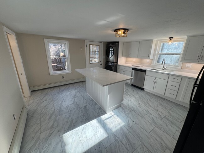 Building Photo - 456 Mattakeesett St