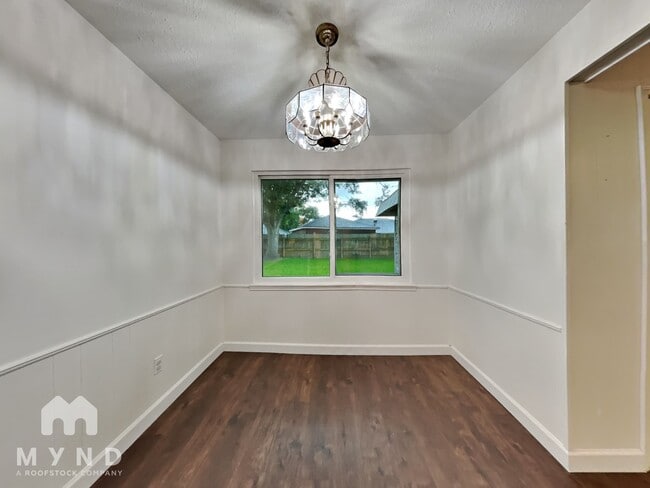 Building Photo - 2705 Laurel Creek Way