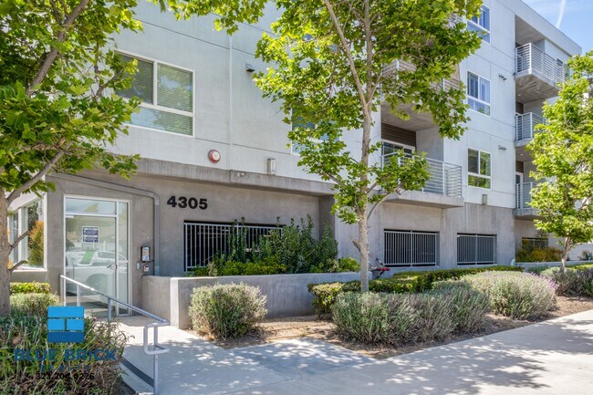 Foto del edificio - 4305 Laurel Canyon Blvd