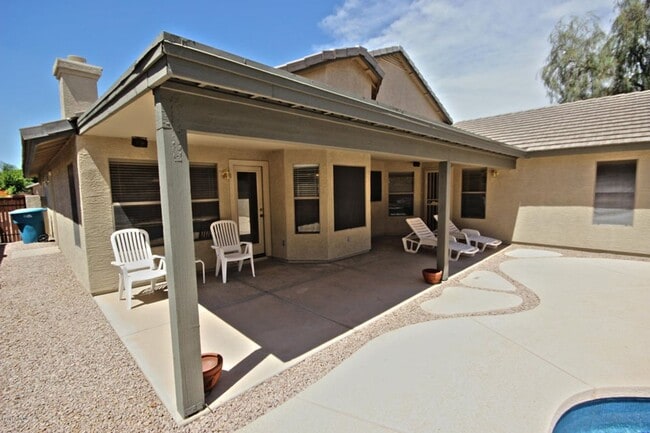 Foto del edificio - Charming and beautiful newly remodeled Gilbert home!!