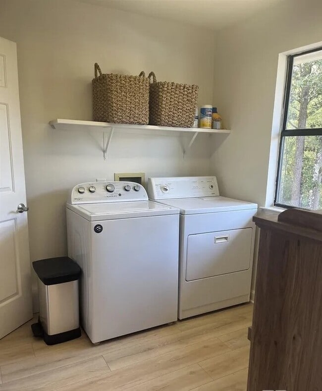 Building Photo - 2bedr 2bath Amazing Fairhope location-walk to the bay