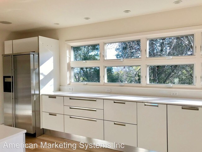 Foto del edificio - 123 Almenar Dr