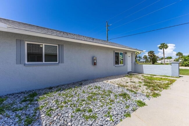Building Photo - 16595 Davis Rd