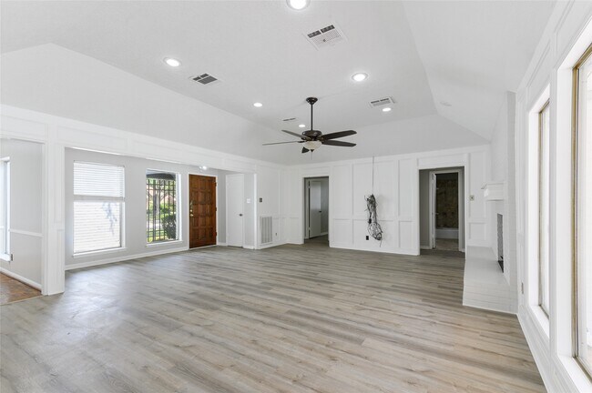 Foto del edificio - 1022 Arrow Hill Rd