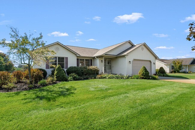 Foto del edificio - Four bedroom, 3 Bathroom with Bonus Room and Office, ranch style home in Mattawan!