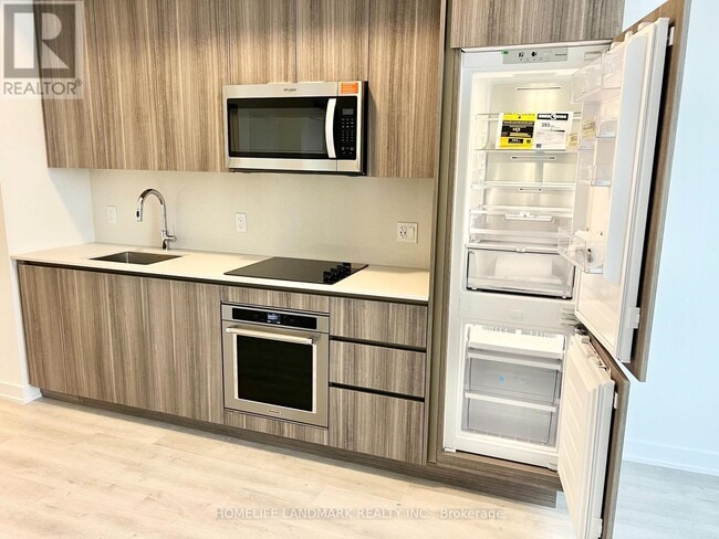 Building Photo - 15 Richardson St