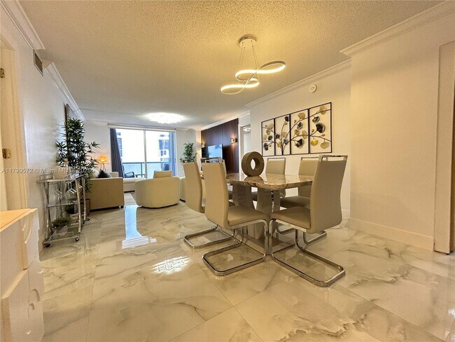 Building Photo - 6039 Collins Ave
