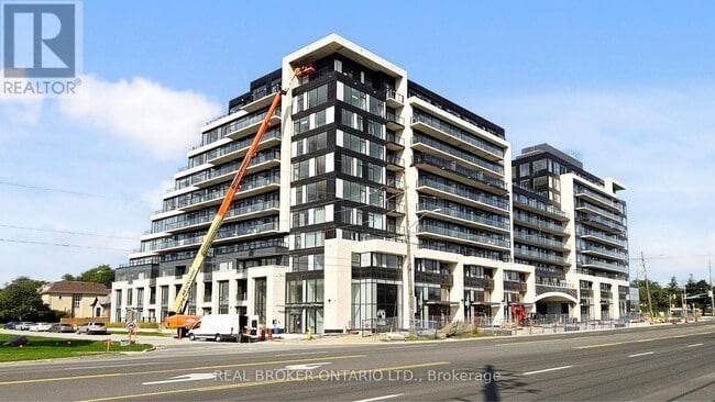 Photo du bâtiment - 8188-8188 Yonge St
