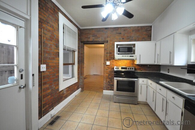 Building Photo - 1 bedroom brick cottage