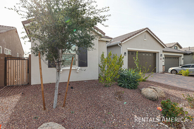 Building Photo - Popular Meadows neighborhood!