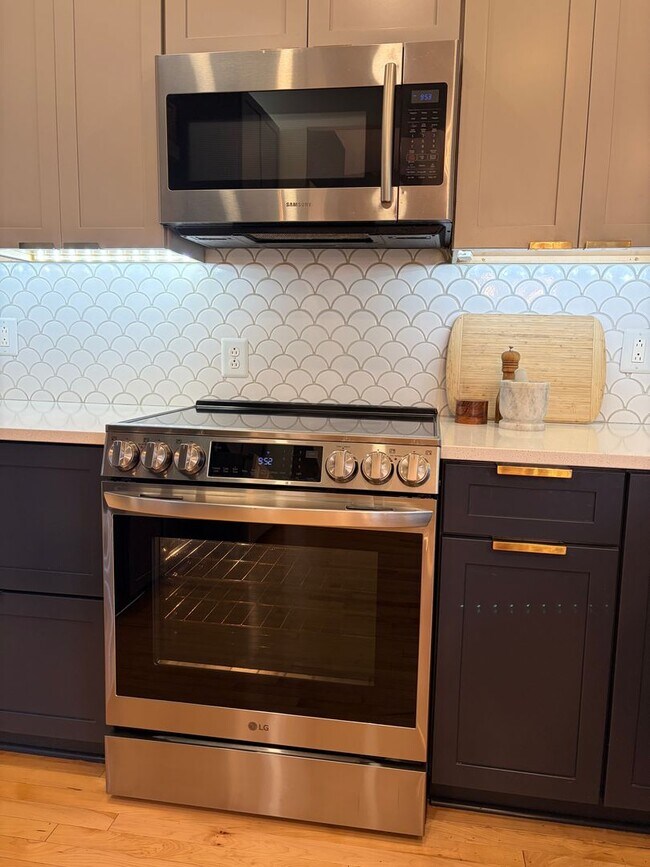 Building Photo - 4 Bedroom! Walk to Jim Warren Park, Frankl...