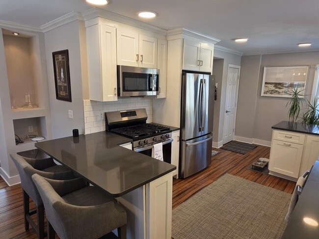 Building Photo - 308 E Spooner Rd