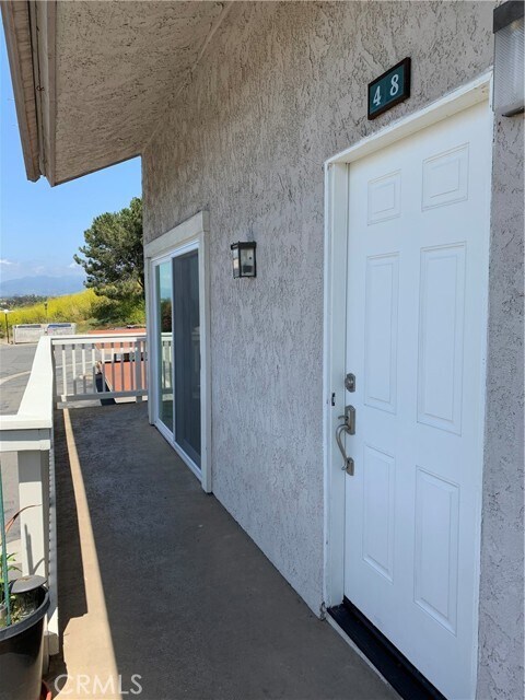 Foto del edificio - 23821 Hillhurst Dr