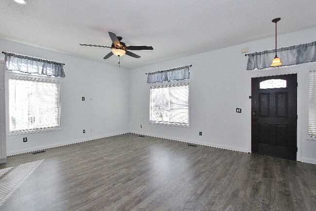 Building Photo - 1904 N Duck Hawk Ave